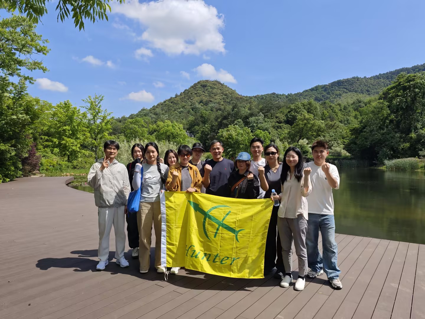 Naaalala ng Bundok, Naaalala ng Hangin, Naaalala Namin: Anji Team Building – Ang Isang Grupo ay Lalong Higit sa Isa.